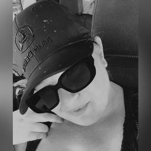 Meet your Posher, Carrie